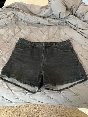 Quince Bella Stretch Vintage Shorts in Charcoal Black